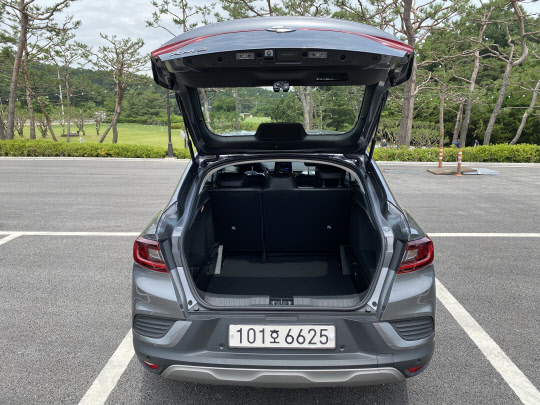 르노삼성 2022년형 XM3 TCe 260 모델 트렁크. <이상현 기자>